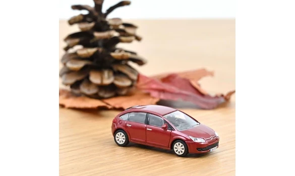 Citroën C4 Berline 2004 Rouge 1/87