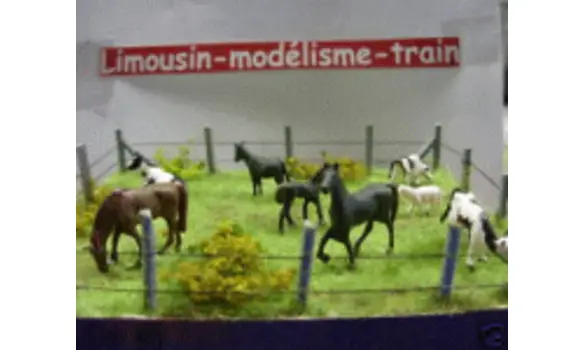 Lot de 8 animaux (chevaux,vaches,moutons