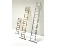 Lot de divers échelles et escabeau HO