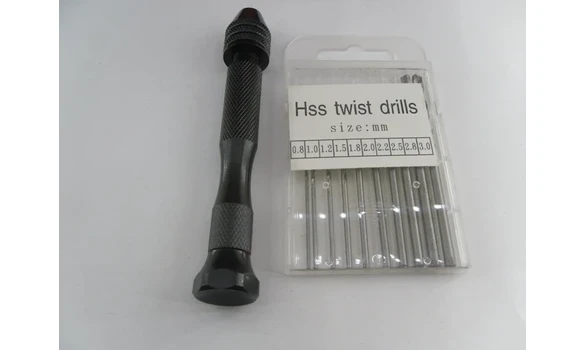 Mini perceuse a main + forets